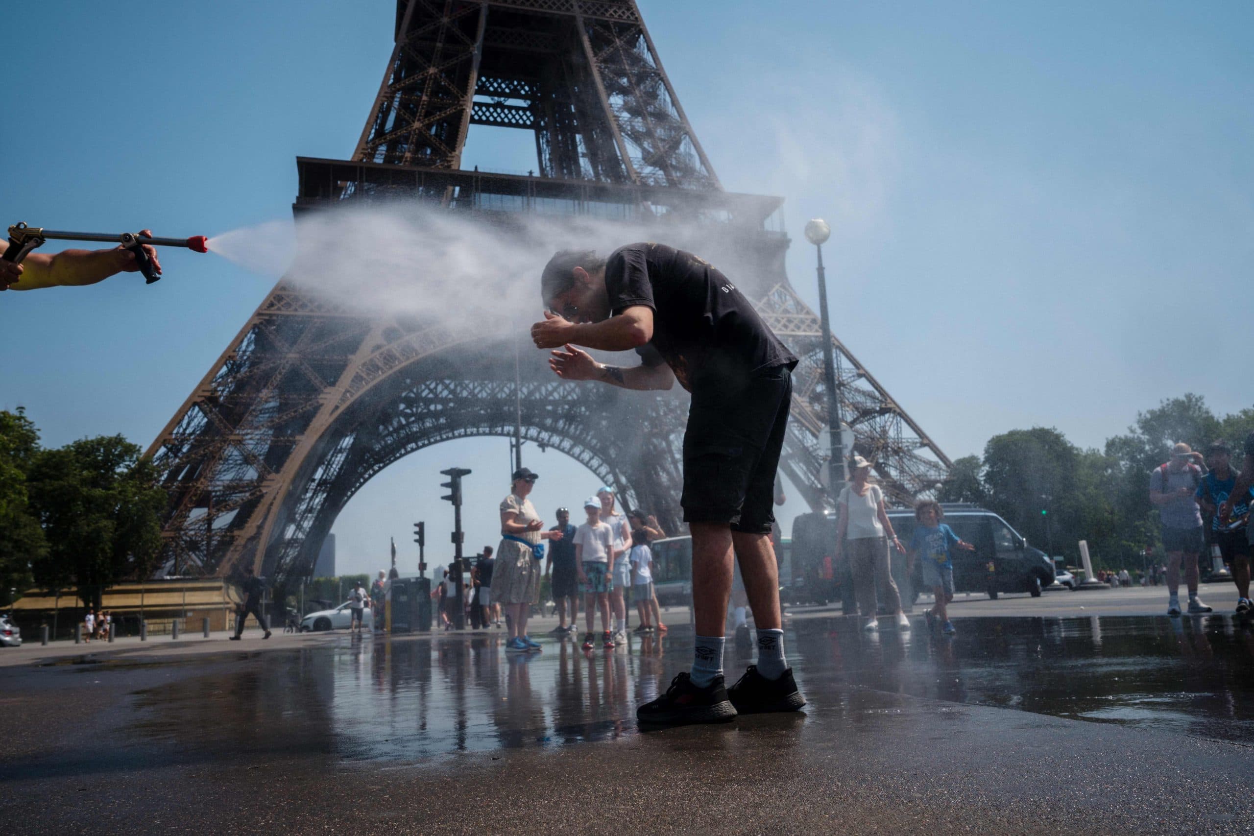 France issues heatwave alert in 80 districts