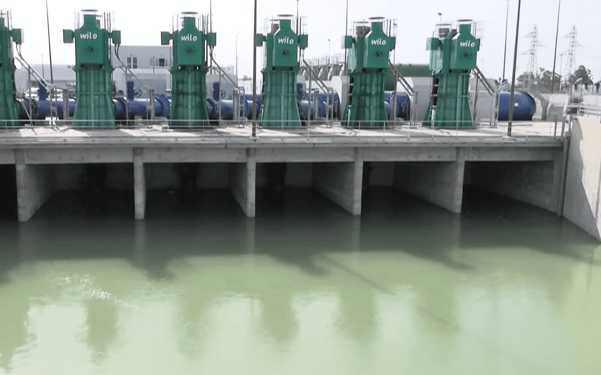Constructing 300 km of water channels between Sebou and Oum Er Rbia