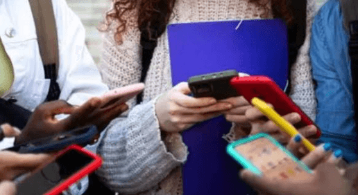 ميتا تعلن نتائج كبيرة في أستراليا بعد حظر حسابات القاصرين