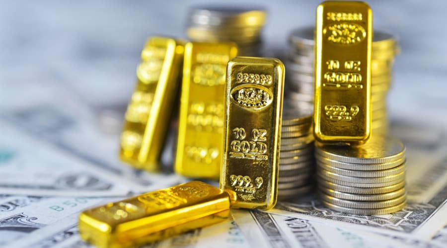 Gold rises as oil drops and rates slide