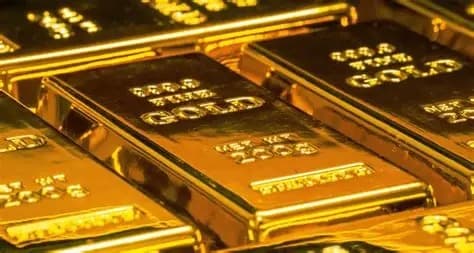الذهب يرتفع مع تراجع الدولار قبل بيانات التوظيف