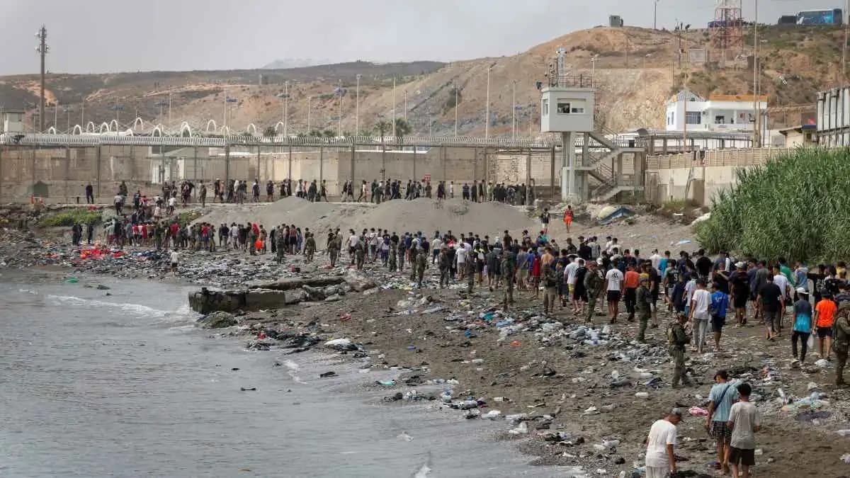 إيطاليا تمدد تعليق اتفاقية شنغن مع إسبانيا