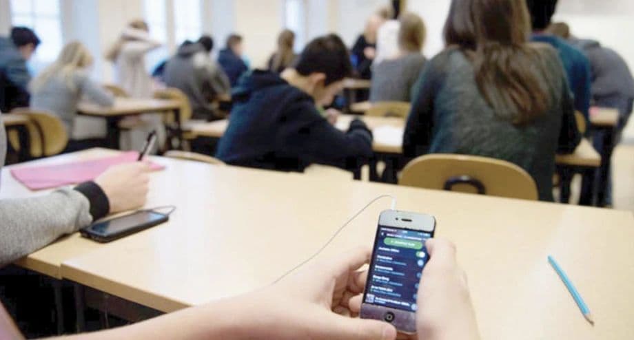البرتغال تمنع الهواتف في المدارس حتى نهاية التعليم الأساسي