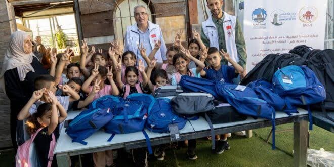 Jerusalem Fund Provides Over 3,000 Schoolbags