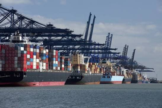 Port congestion endangers global trade