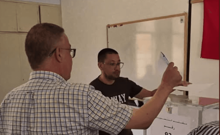 Fouzi Lekjaâ votes in Berkane election
