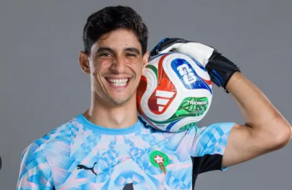 بونو يتنافس مع 10 حراس على جائزة الأفضل 2026