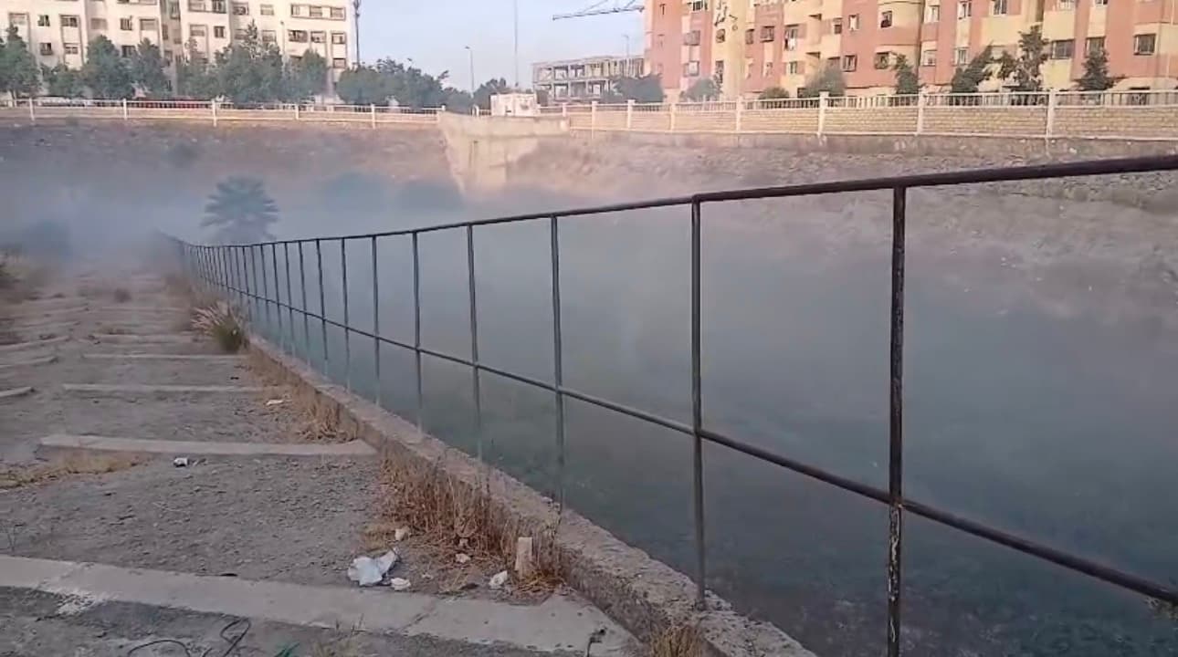 حريق وحفرة مياه تثير القلق في البيضاء