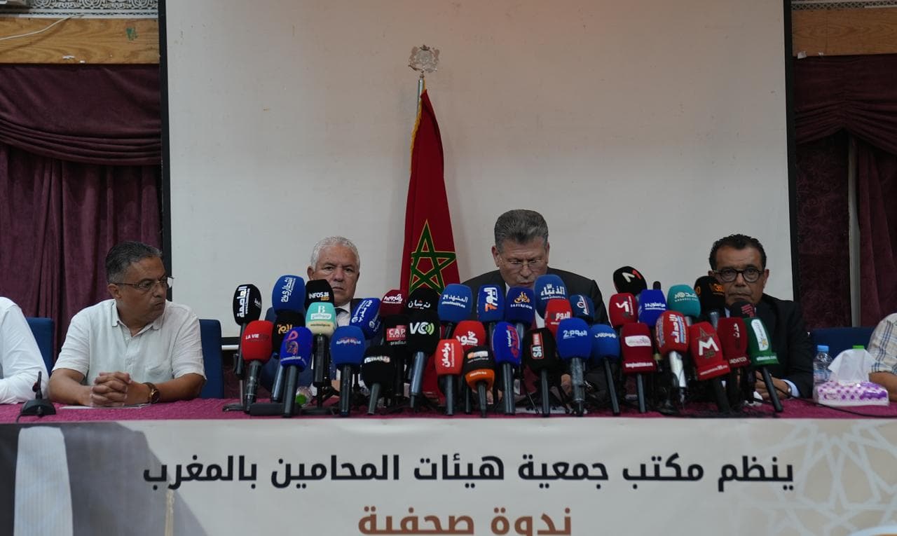 الزياني يوضح تطورات خلاف قانون المحاماة