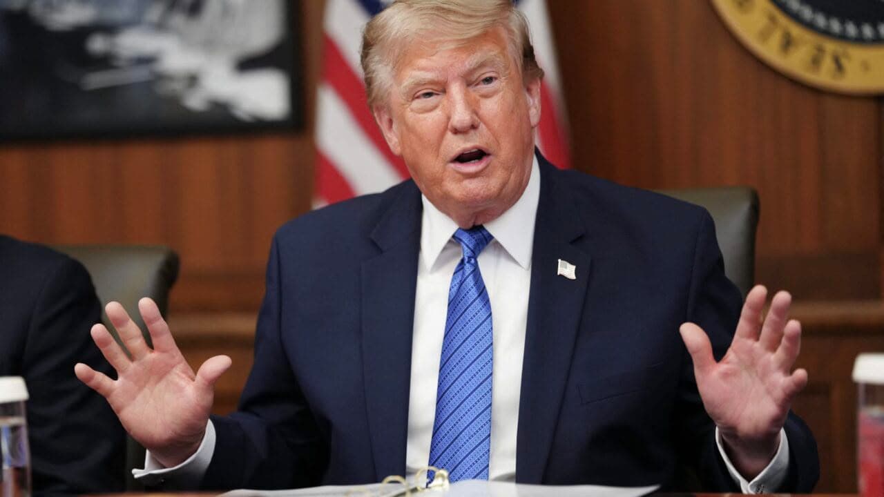 Trump bars CNN, MSNBC, Politico from White House