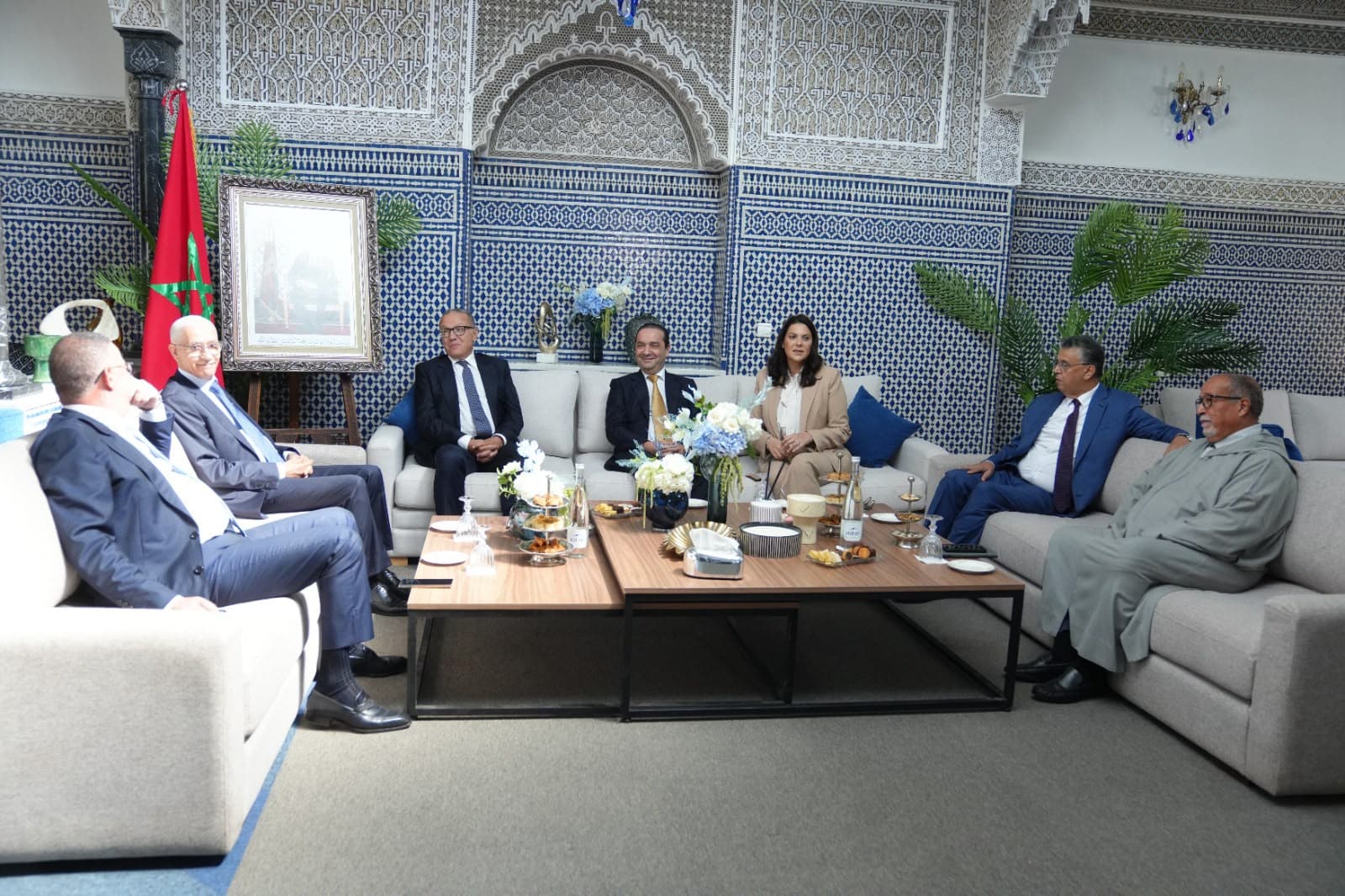 المنصوري تبدأ مشاورات تشكيل الحكومة مع الحمامة