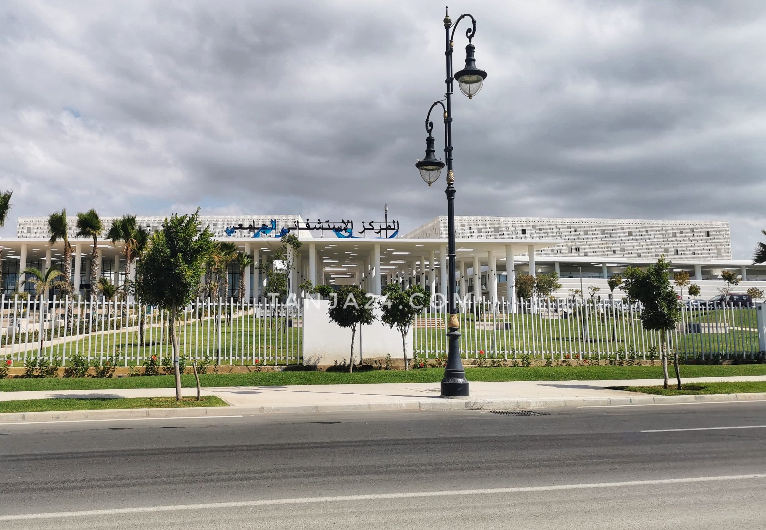 طنجة الجامعي يستنفر بسبب التهابات عيون العديد من المرضى