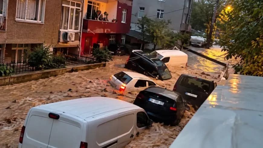 السيول تسببت بمصرع شخصين وإجلاء 2727 في إسطنبول