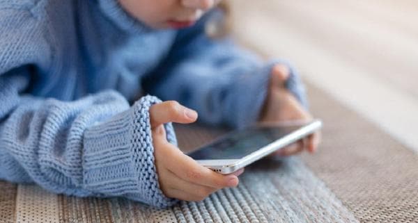 هولندا تخطط لحظر الهواتف في المدارس