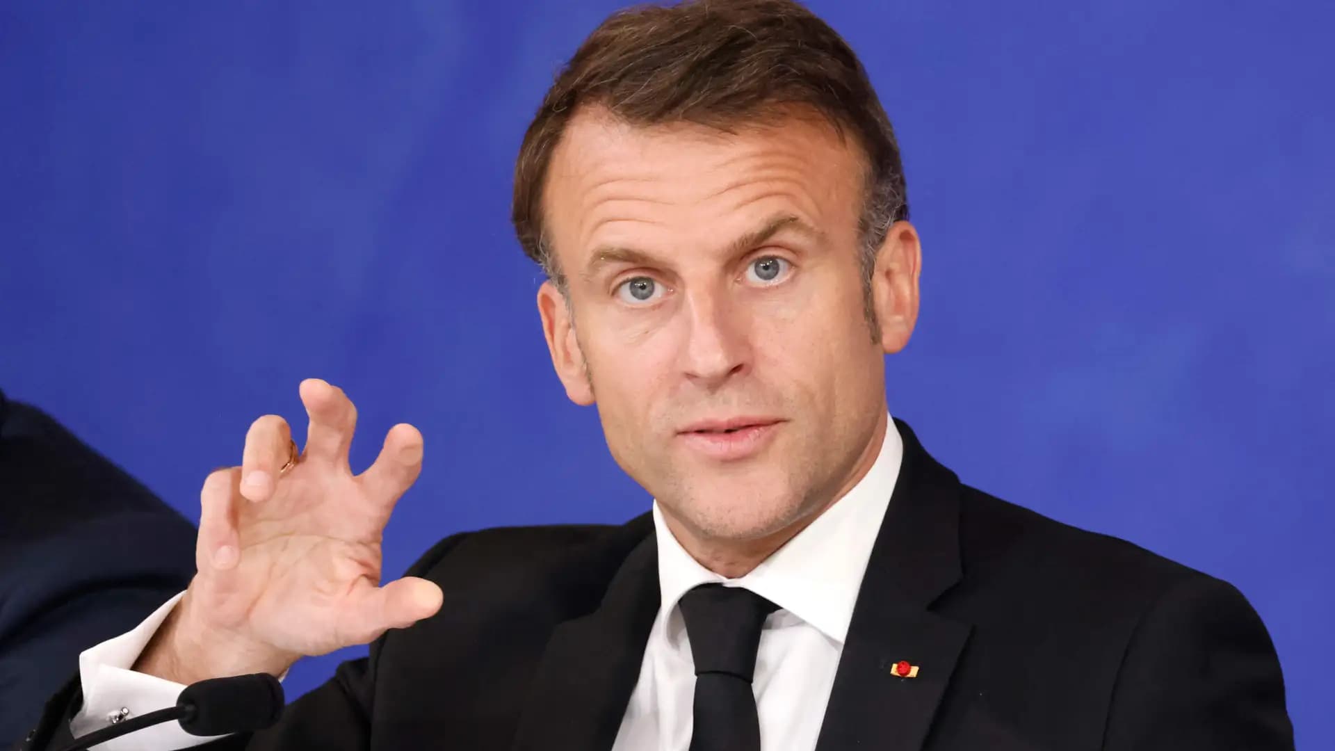 Macron commits to addressing protest violence