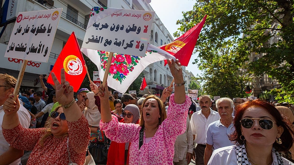 احتجاجات تونسية تطالب برحيل سعيّد