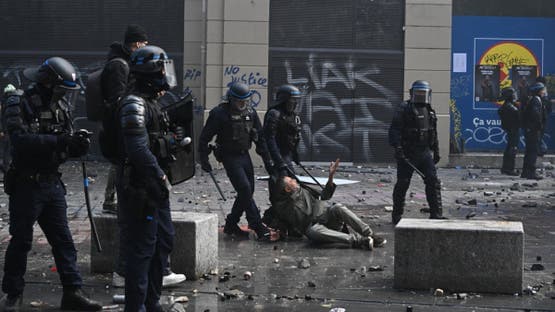 French minister reports 350 arrests in Paris violence