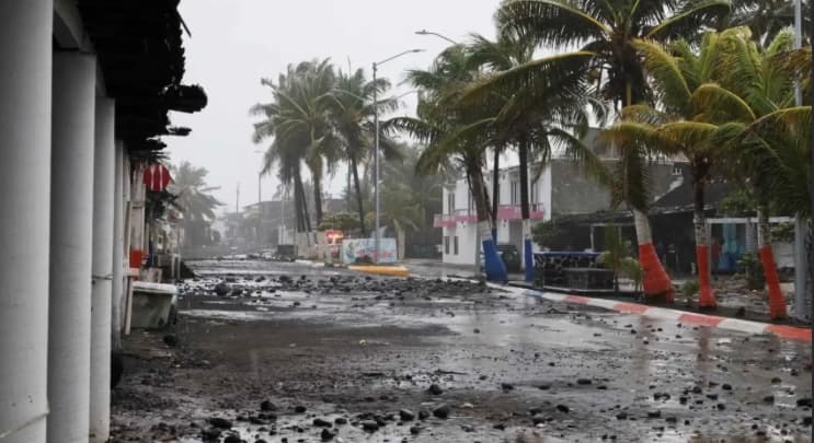 إعصار راشيل يصل الفئة الثالثة قبالة المكسيك