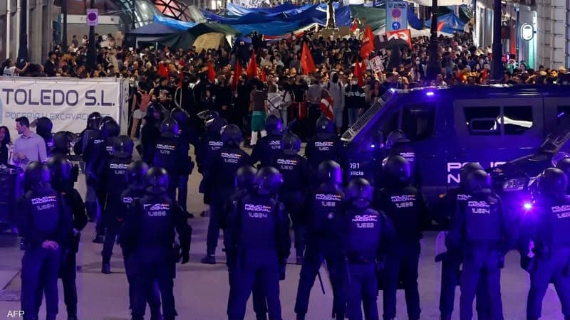 Spain police injured and protesters detained in Barcelona housing protests