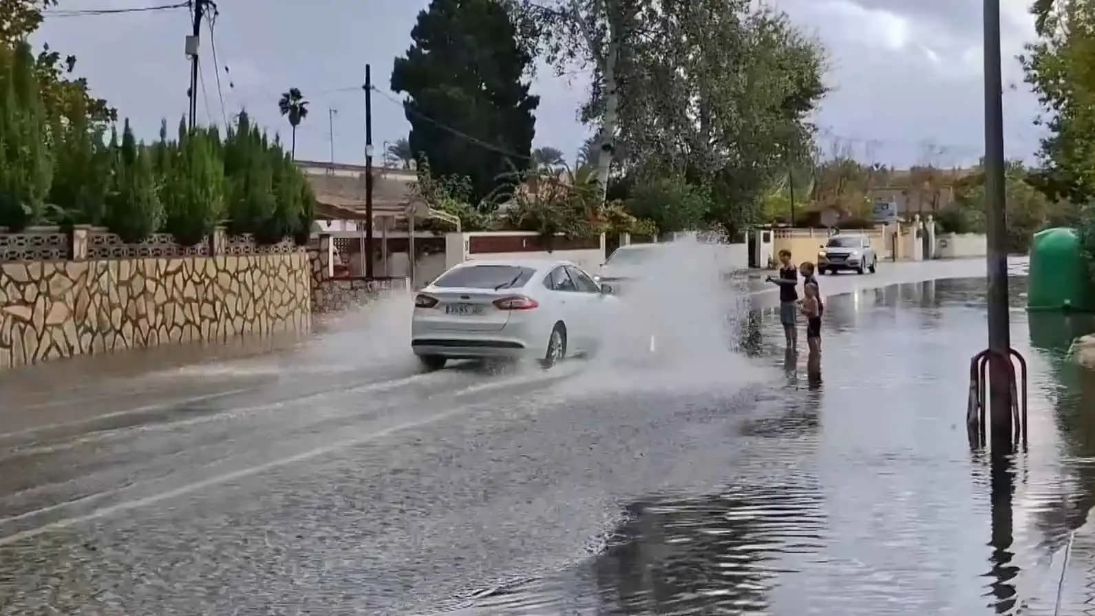 Spain issues maximum alert for storm floods