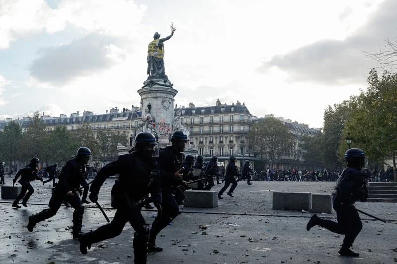 Marseille bans protests, halts transit