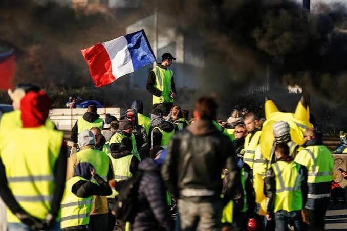 Yellow Vests resume protests in France