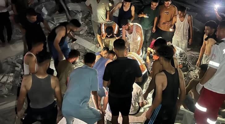 Gaza Collapse Kills 8 Amid Missing Persons