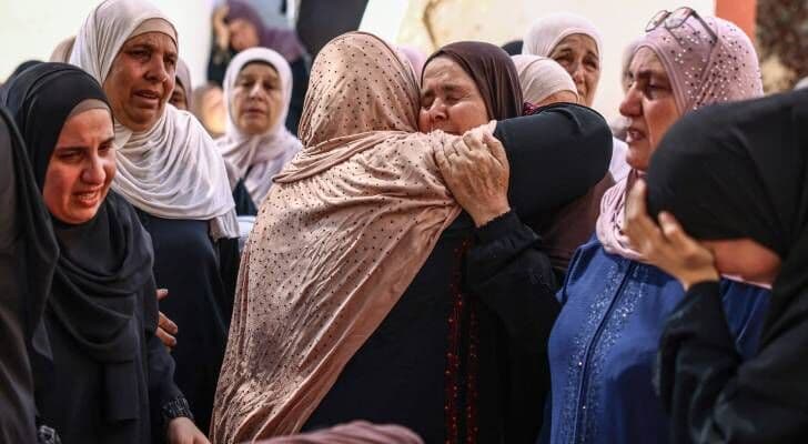 جماهير رام الله تودع الشهيدين في المغير