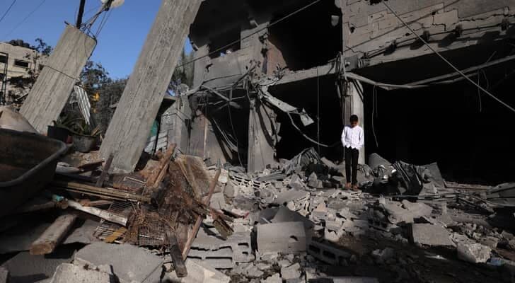 Gaza Building Collapse Kills 20 with 100 Missing
