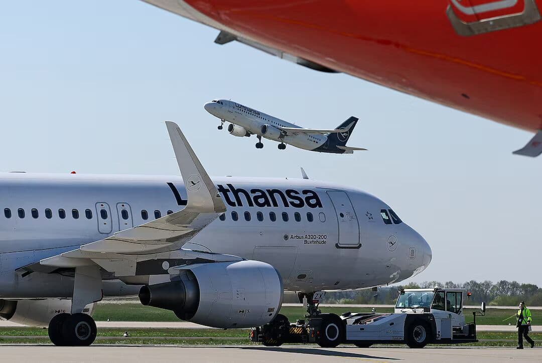 Global airlines halt flights to Riyadh after Houthi attack