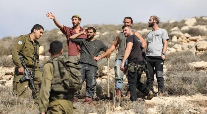 Settlers attack injure citizen and wife northwest of Ramallah