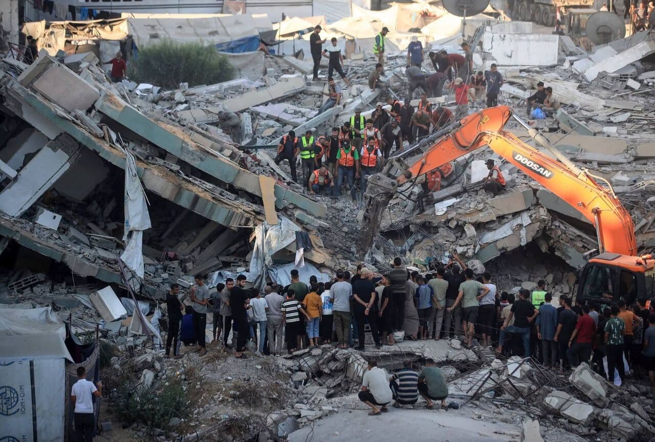 فلسطين تطالب بفرق إنقاذ في غزة