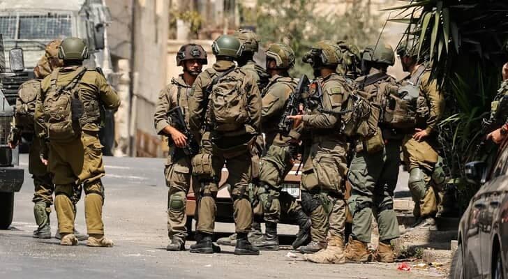 Occupation detains 15 Palestinians in West Bank raids