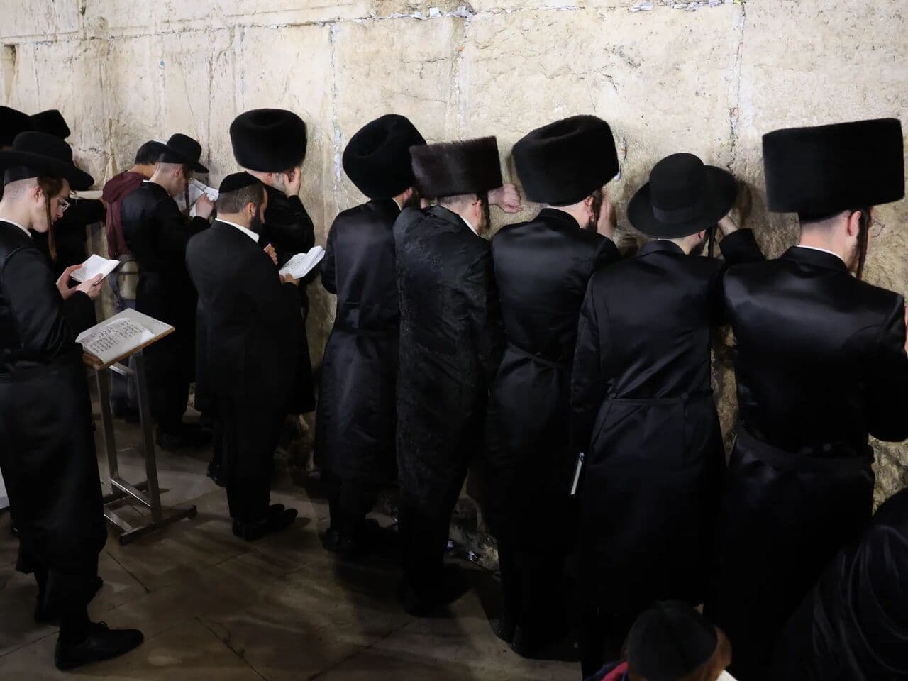 Netanyahu and settlers enter Western Wall with heavy security