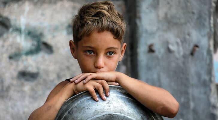 الاحتلال يوقف دخول البضائع إلى غزة وملادينوف يدعو لقوة دولية
