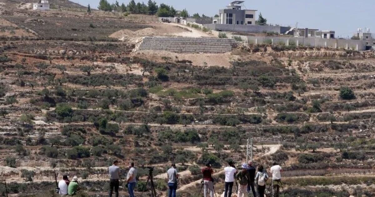 Qasra families face displacement risks