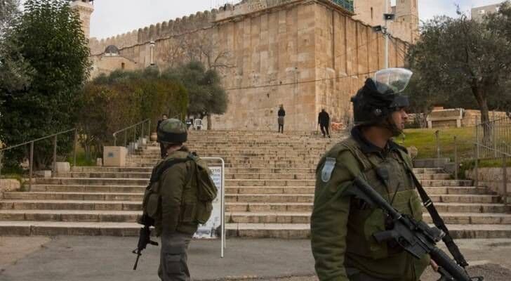 Occupation shutters Ibrahim Mosque in Hebron