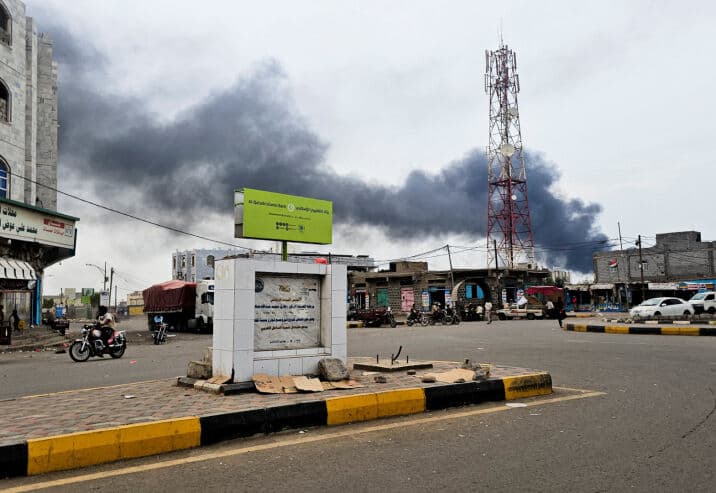 Houthi attack hits Al-Mokha port, causes casualties