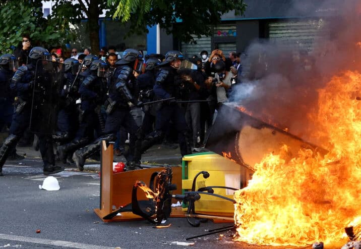 France experiences major student protests with injuries