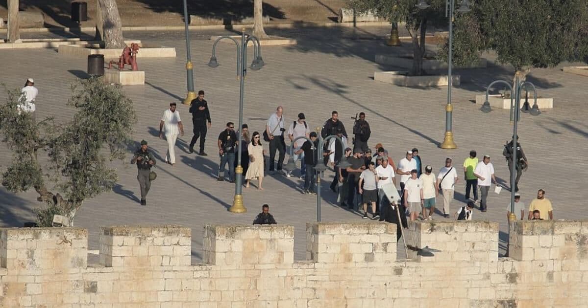 الاحتلال يمنع جنازة الأقصى ويؤمن اقتحام 1500 مستوطن