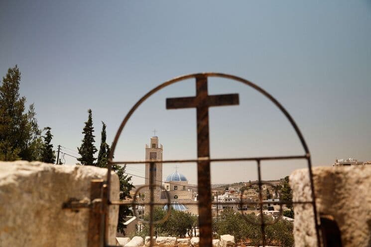 كنائس القدس تدين اعتداءات المستوطنين