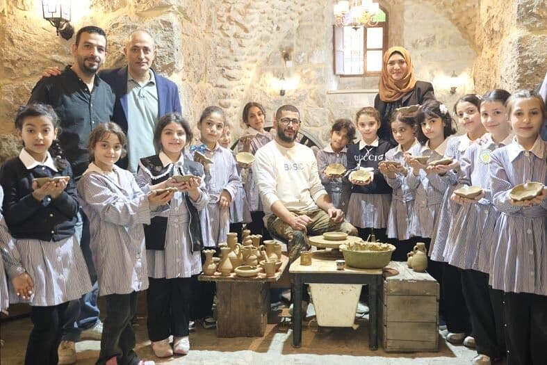 الخليل تنظم يوم الحرفي في شجرة الدر