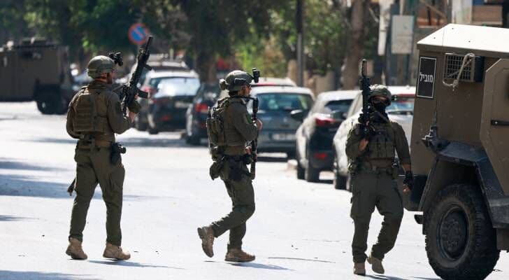 الشهيد الفلسطيني بعد استهداف منزله في عقربا