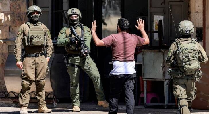 مداهمات الاحتلال في الضفة والقدس