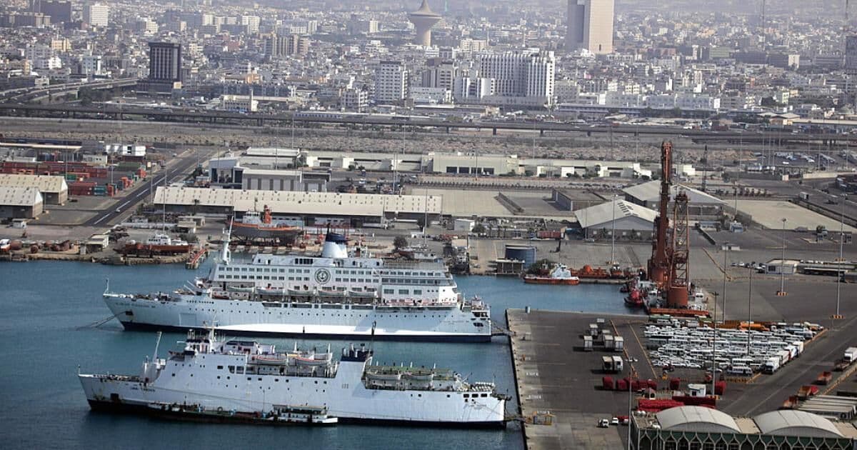 الحوثيون يتوعدون باستهداف سفن الموانئ السعودية