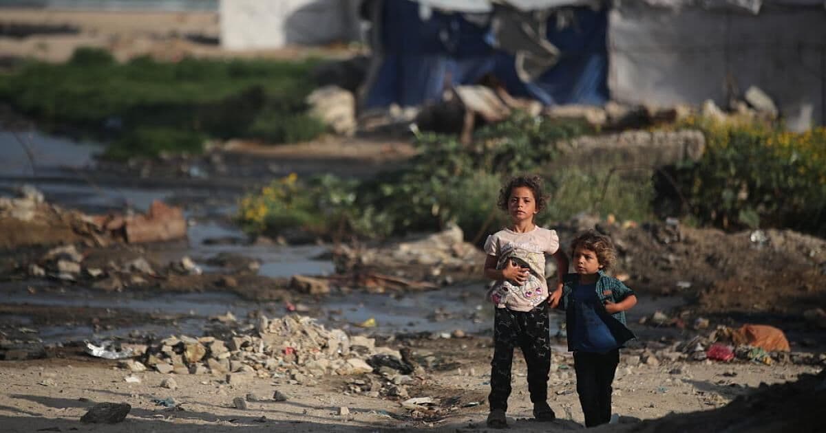 شهيد في خانيونس واليونيسيف: غزة مقبرة أطفال