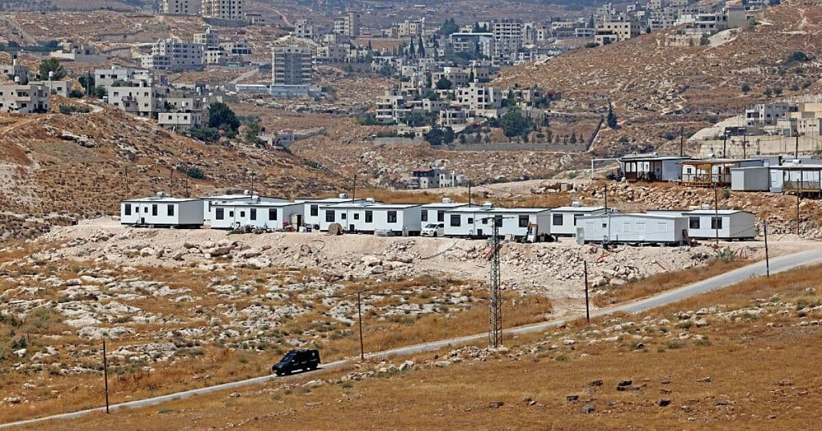 جهود دولية لمواجهة الاستيطان وبراءة قتلة عمال غزة