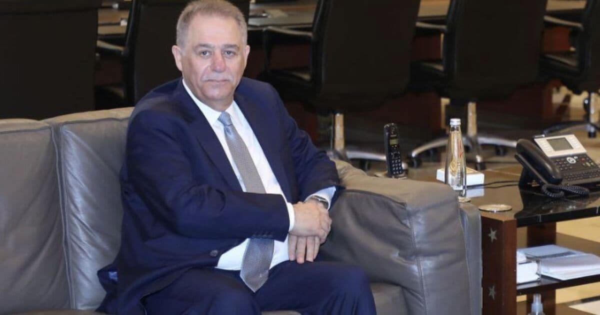 لبنان يحظر دبور بطلب من رام الله