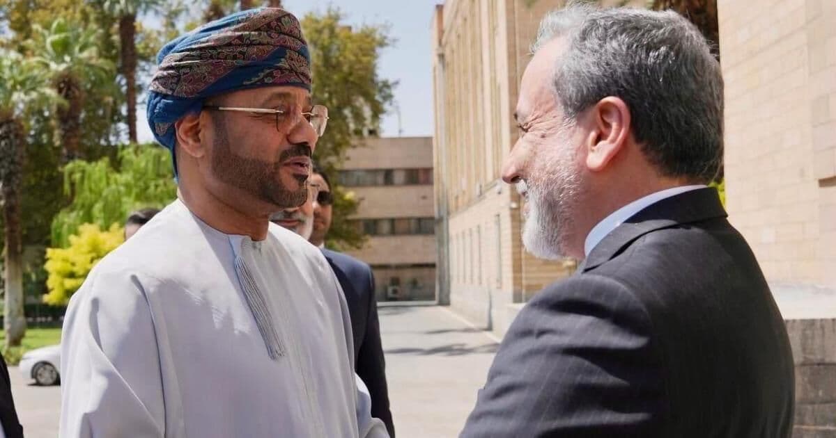 عُمانية إيرانية تتفق على ممر مؤقت وتطهير الألغام في هرمز