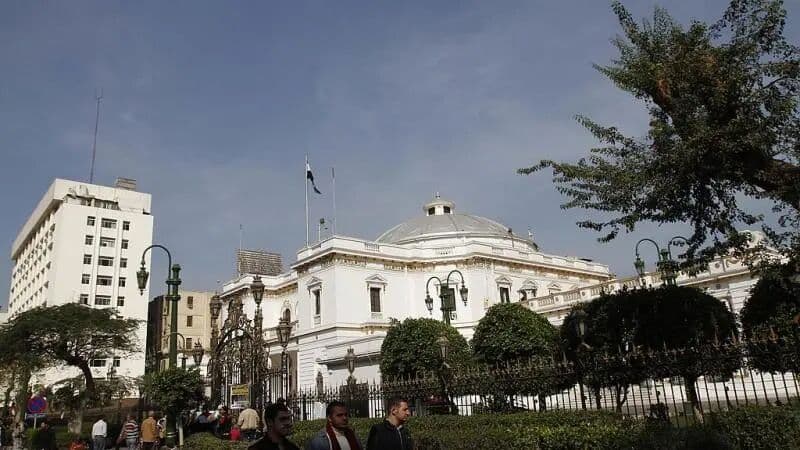 البرلمان المصري يؤجل قرار إرسال قوات للسعودية